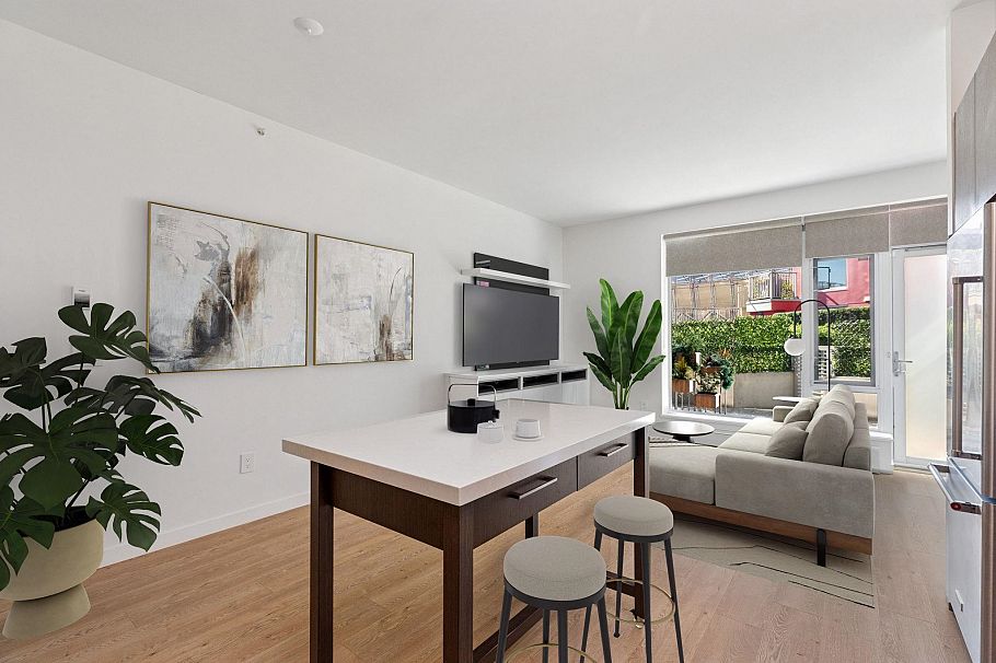 215 384 E 1st Avenue Vancouver, BC - 2