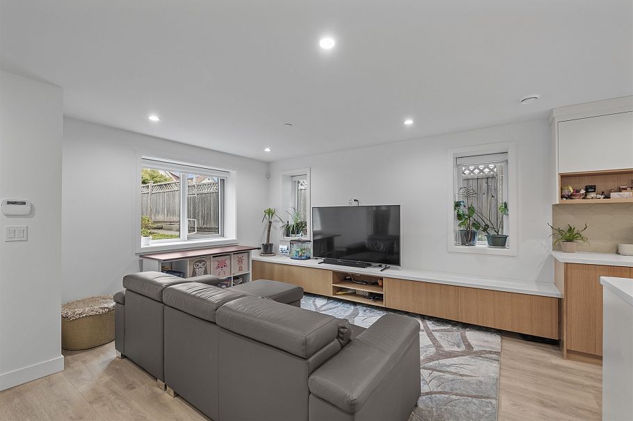 1452 E 20th Avenue Vancouver, BC - 10