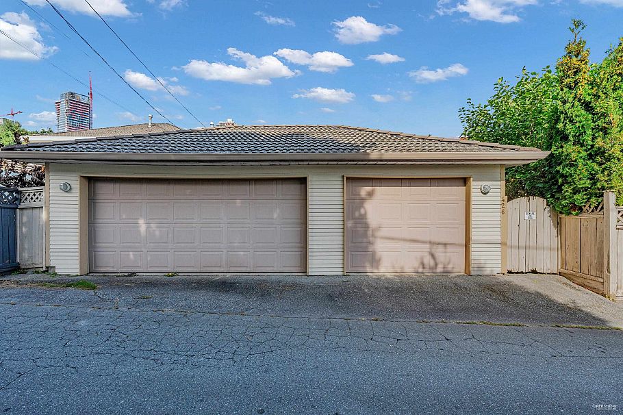 426 W 44th Avenue Vancouver, BC - 6