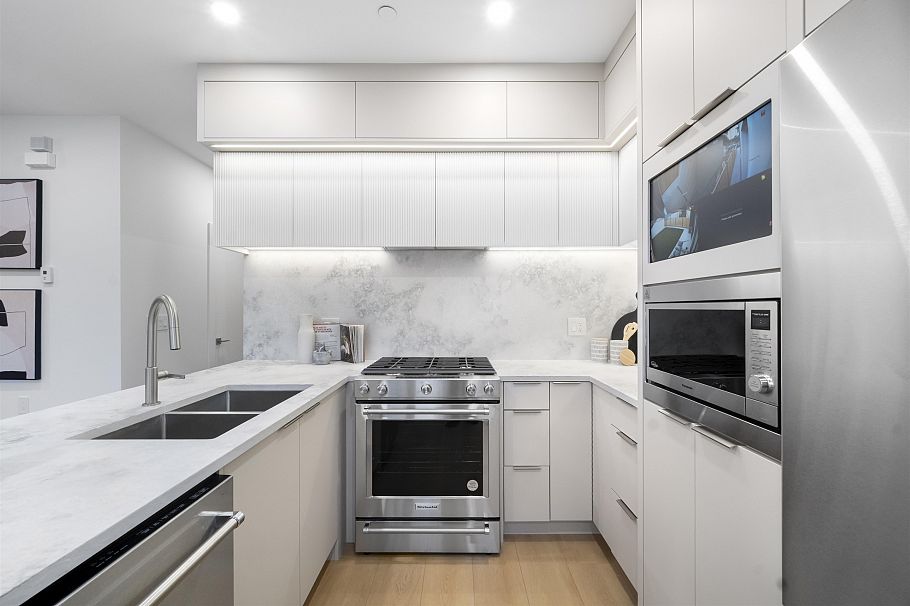 2 2386 E 45th Avenue Vancouver, BC - 10