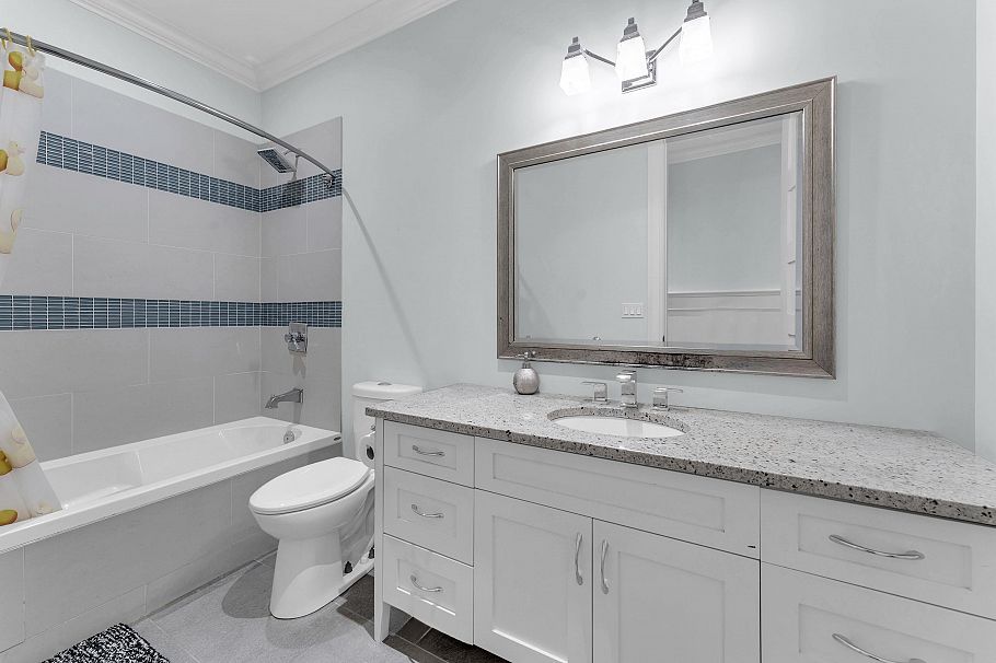 2937 W 45th Avenue Vancouver, BC - 18