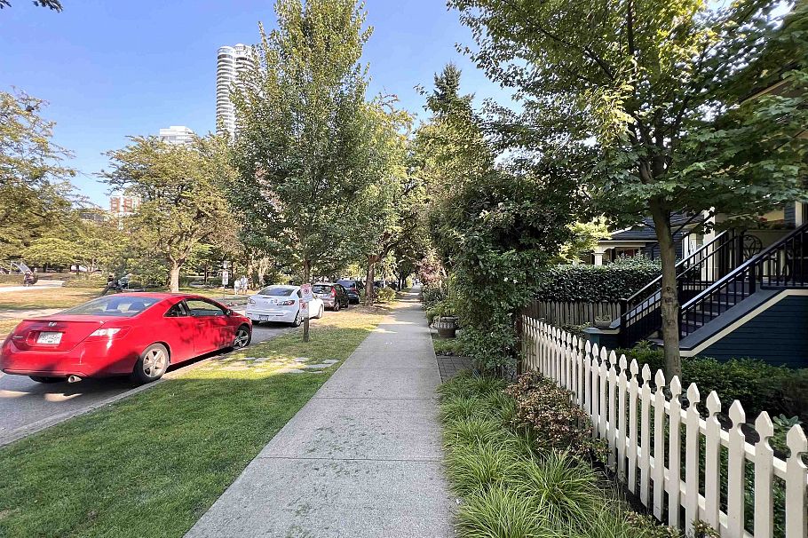 3 1150 Comox Street Vancouver, BC - 1