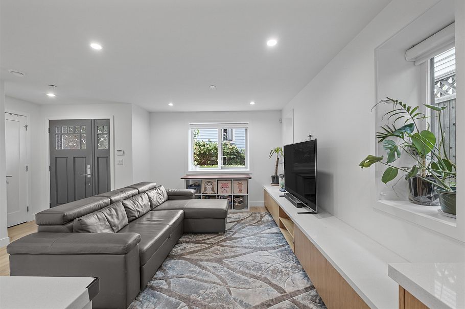 1452 E 20th Avenue Vancouver, BC - 12