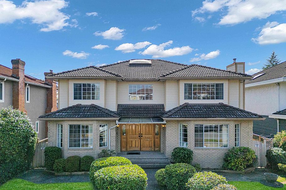 426 W 44th Avenue Vancouver, BC - 1