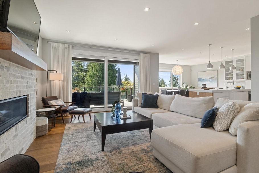 291 Monteray Avenue North Vancouver, BC - 3