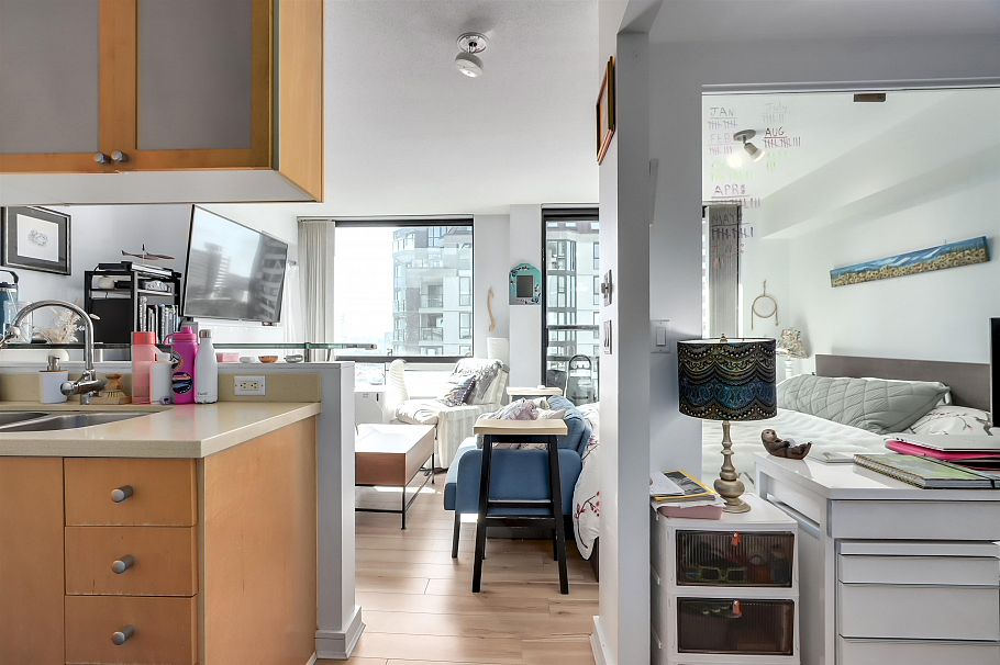 1406 1003 Burnaby Street Vancouver, BC - 3