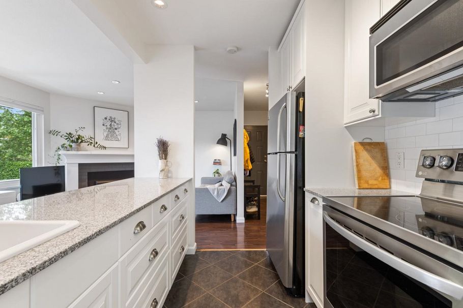 103 W 15th Avenue Vancouver, BC - 9