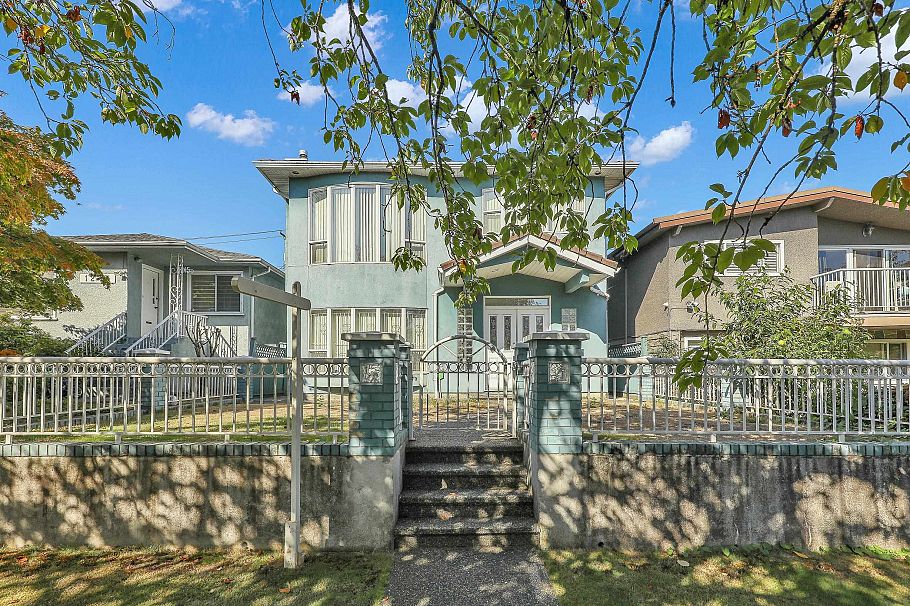 1257 E 60th Avenue Vancouver, BC - 3