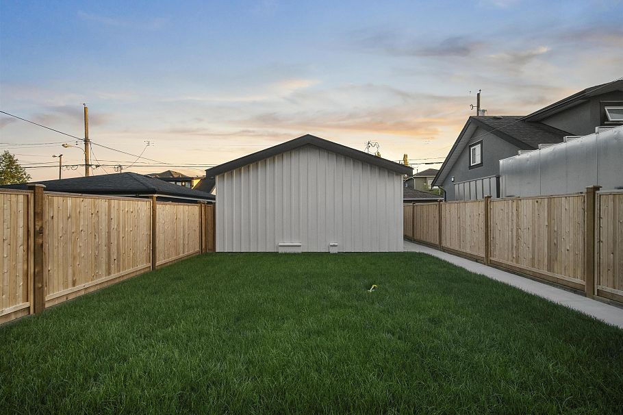 2 2386 E 45th Avenue Vancouver, BC - 4