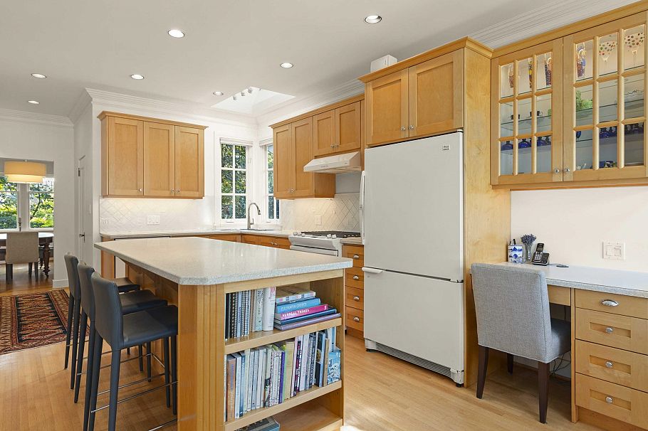 2527 W 37th Avenue Vancouver, BC - 24