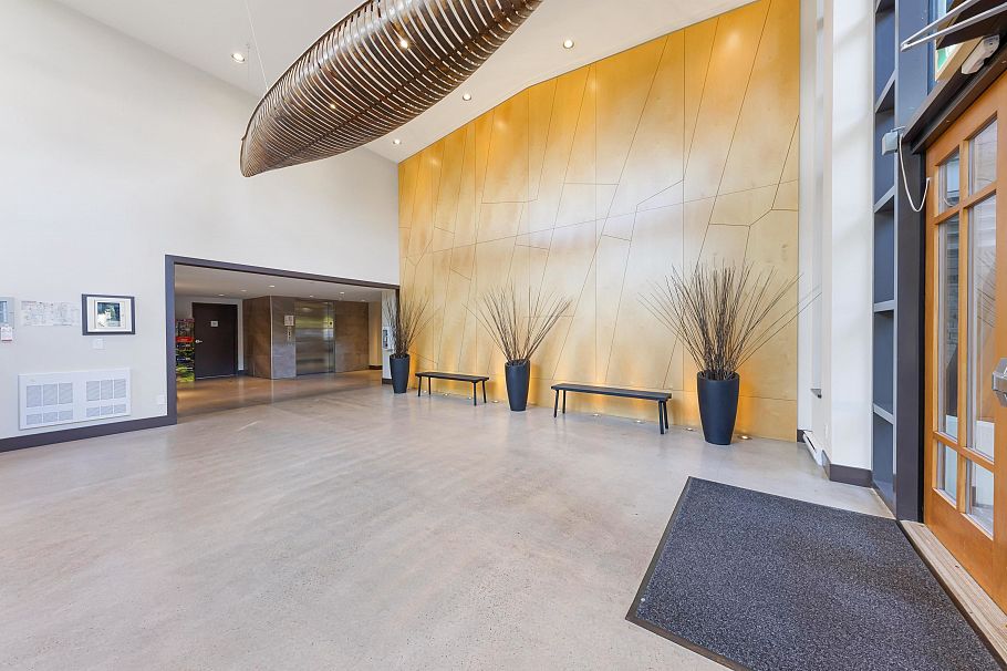 305 3602 Aldercrest Drive North Vancouver, BC - 8