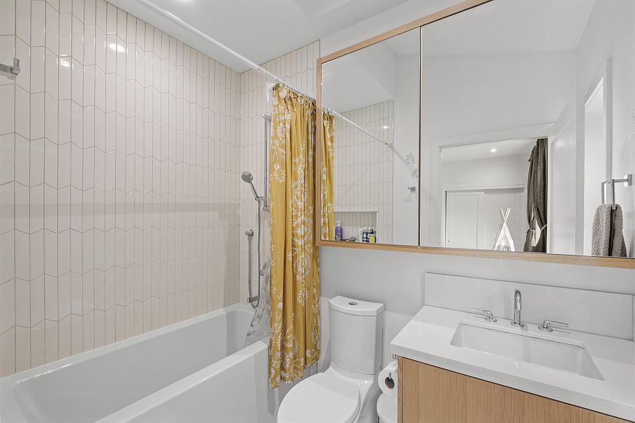 1452 E 20th Avenue Vancouver, BC - 18