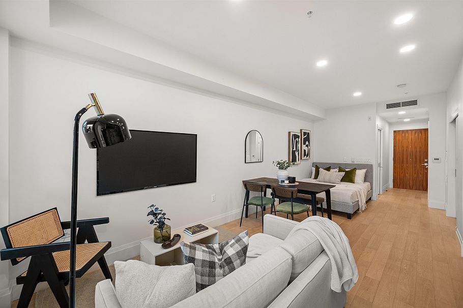 111 2550 Garden Drive Vancouver, BC - 11