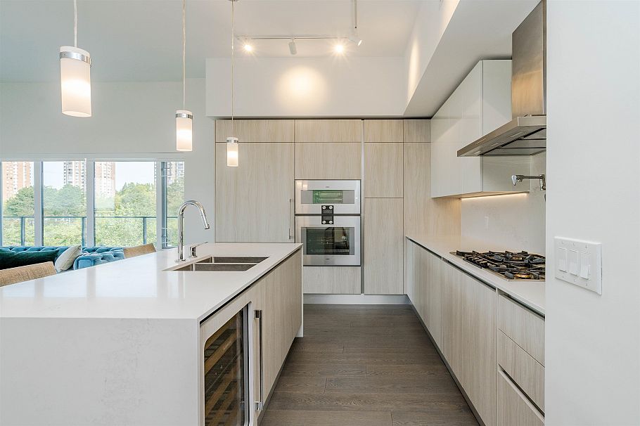 602 477 W 59th Avenue Vancouver, BC - 4