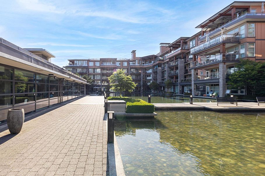 305 3602 Aldercrest Drive North Vancouver, BC - 25