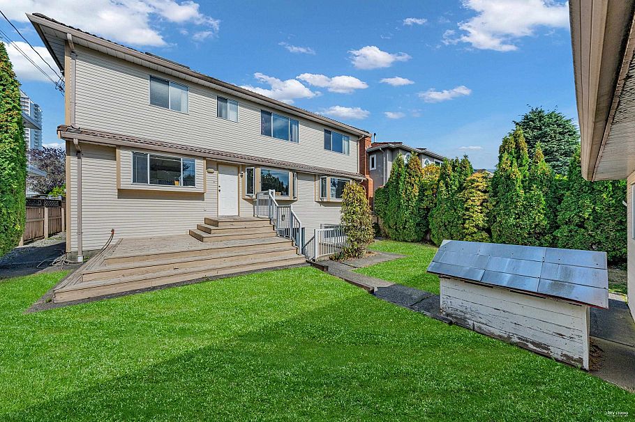 426 W 44th Avenue Vancouver, BC - 5