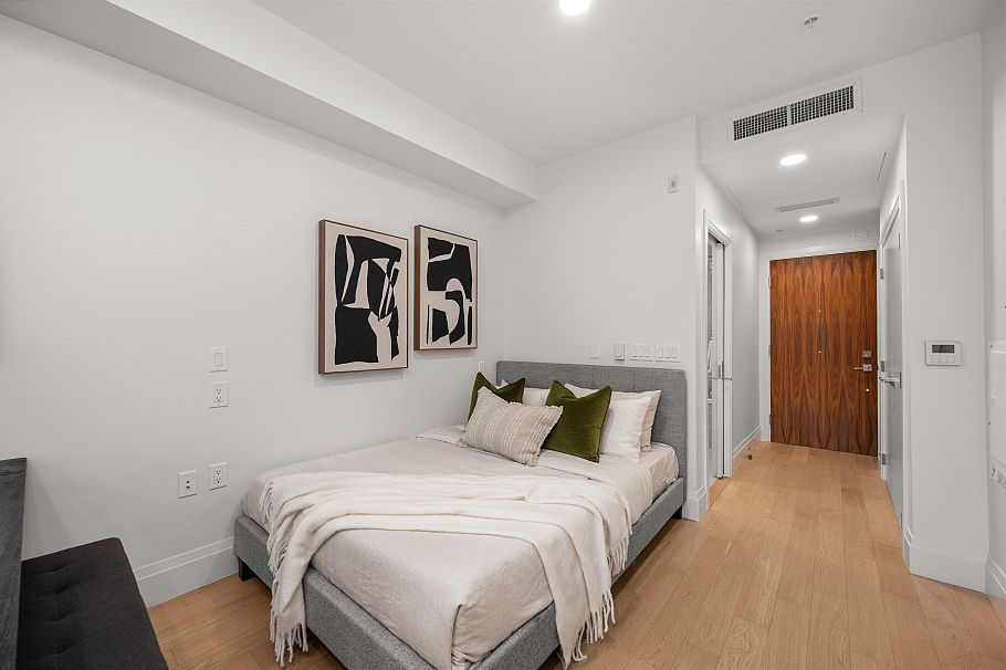 111 2550 Garden Drive Vancouver, BC - 8