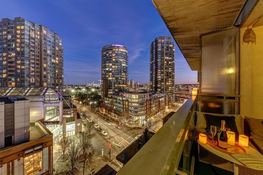 809 555 Abbott Street Vancouver, BC - 2