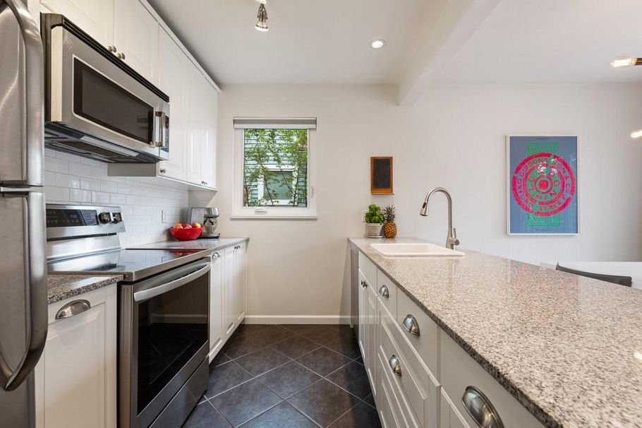 103 W 15th Avenue Vancouver, BC - 8