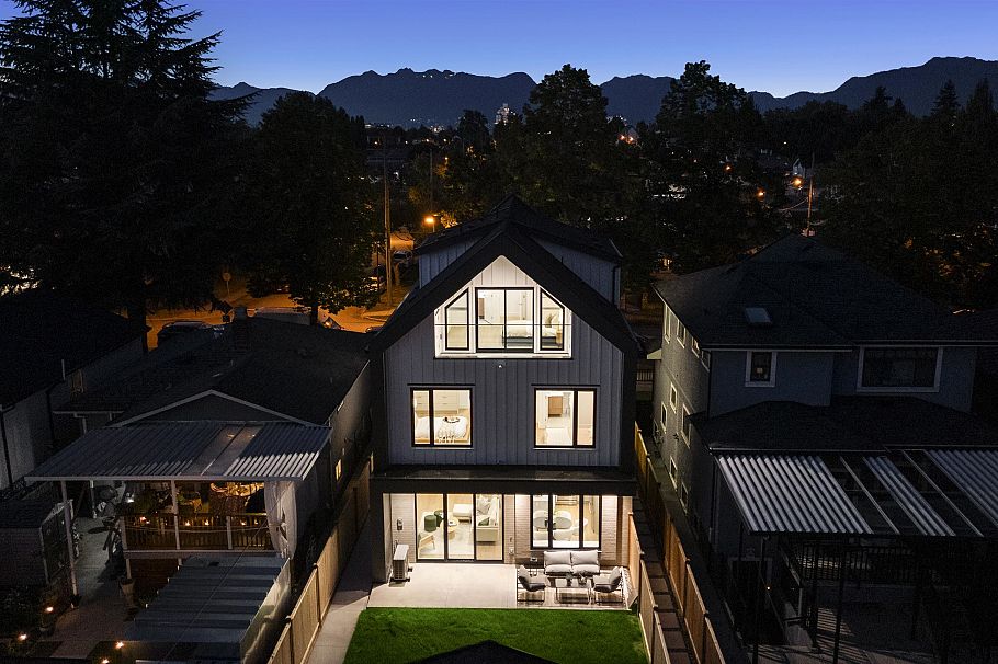 2 2386 E 45th Avenue Vancouver, BC - 22