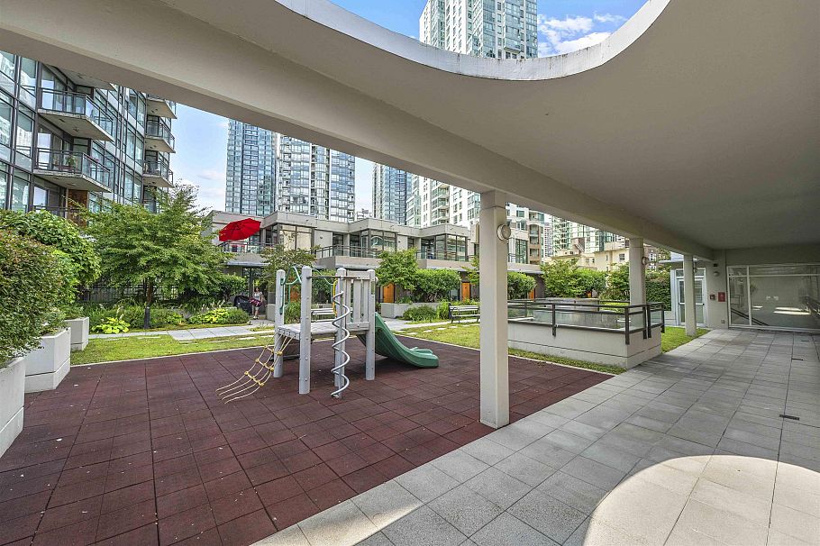 1705 1211 Melville Street Vancouver, BC - 32