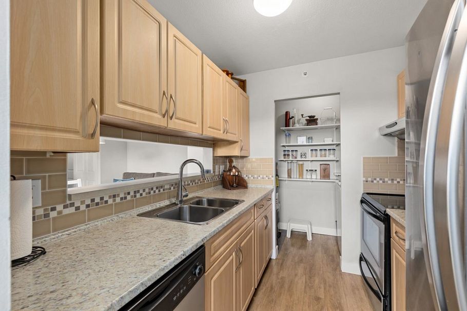 610 1000 Bowron Court North Vancouver, BC - 11