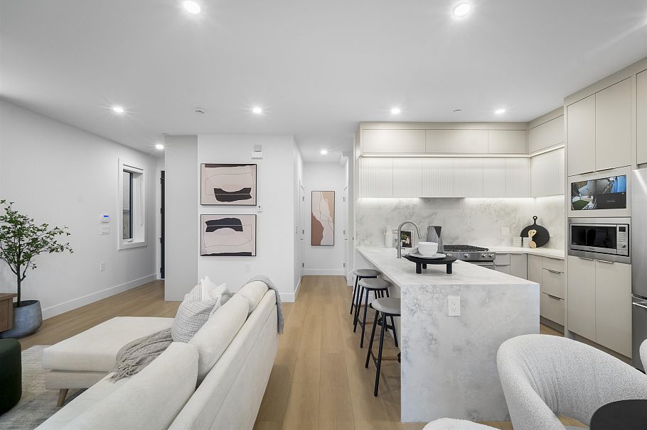 2 2386 E 45th Avenue Vancouver, BC - 6