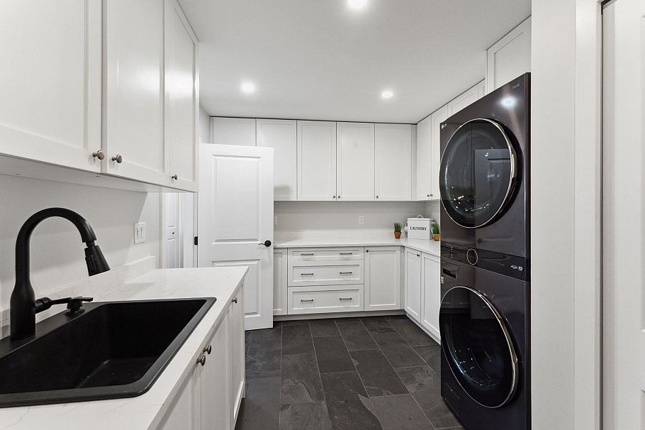 3061 Bewicke Avenue North Vancouver, BC - 26