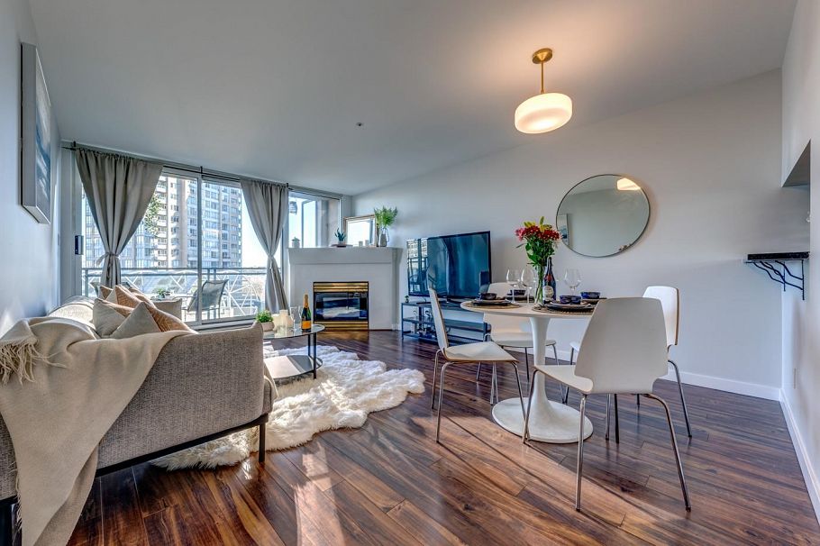 809 555 Abbott Street Vancouver, BC - 4