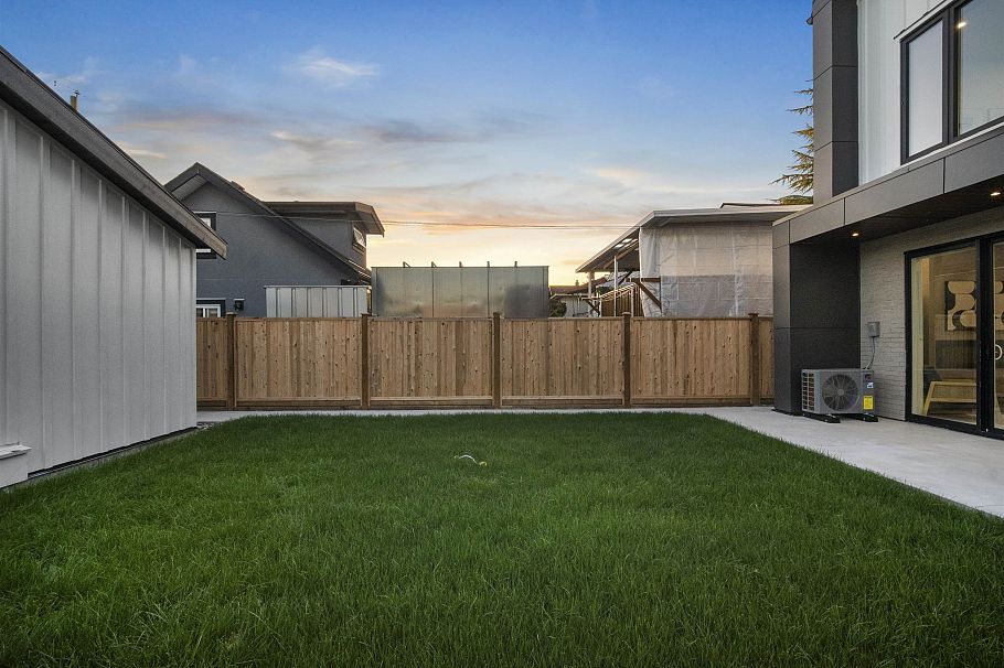 2 2386 E 45th Avenue Vancouver, BC - 19