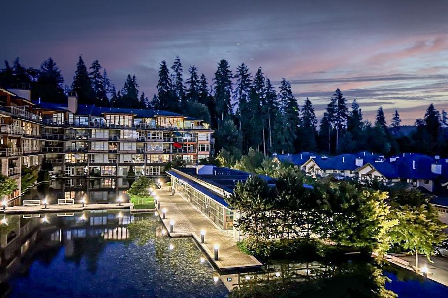 305 3602 Aldercrest Drive North Vancouver, BC - 1