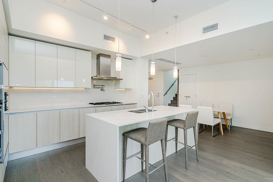 602 477 W 59th Avenue Vancouver, BC - 5