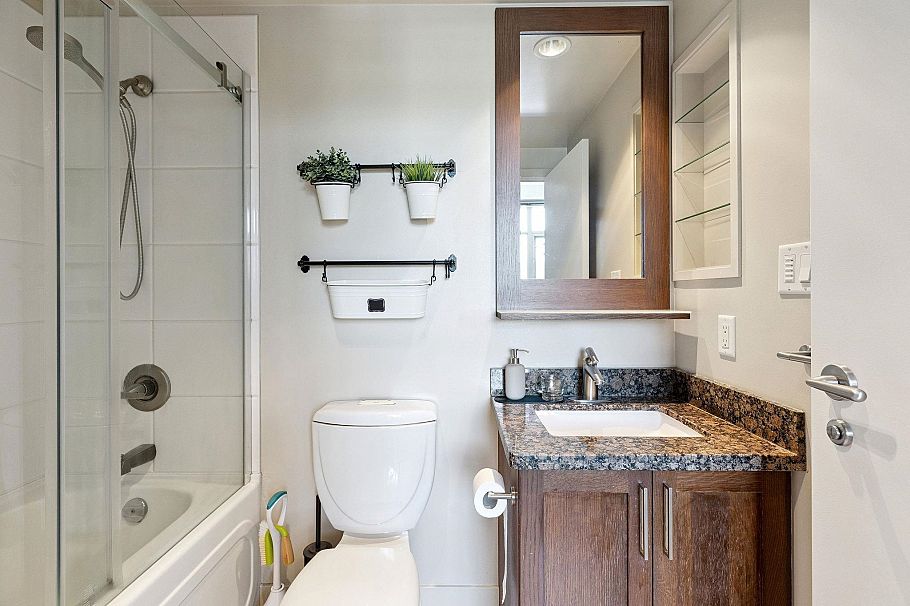 619 2268 W Broadway Vancouver, BC - 17