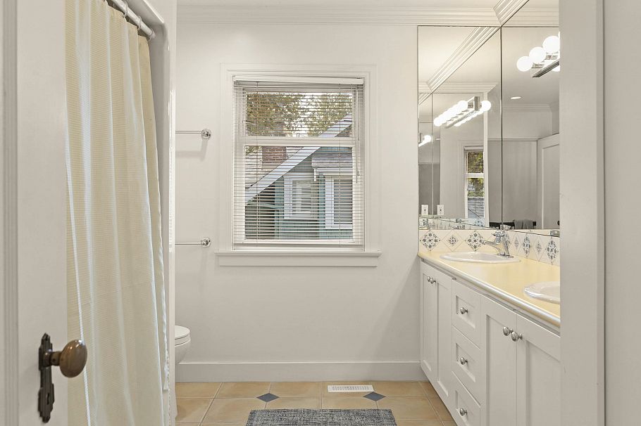 2527 W 37th Avenue Vancouver, BC - 33