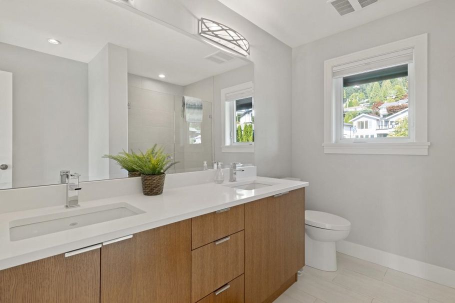 291 Monteray Avenue North Vancouver, BC - 28