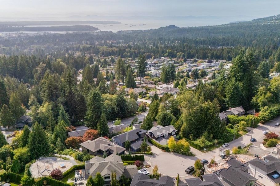 291 Monteray Avenue North Vancouver, BC - 37