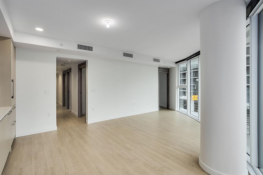 584 87 Nelson Street Vancouver, BC - 9