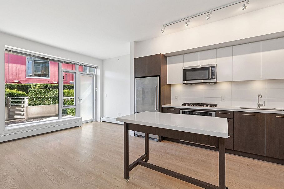 215 384 E 1st Avenue Vancouver, BC - 15