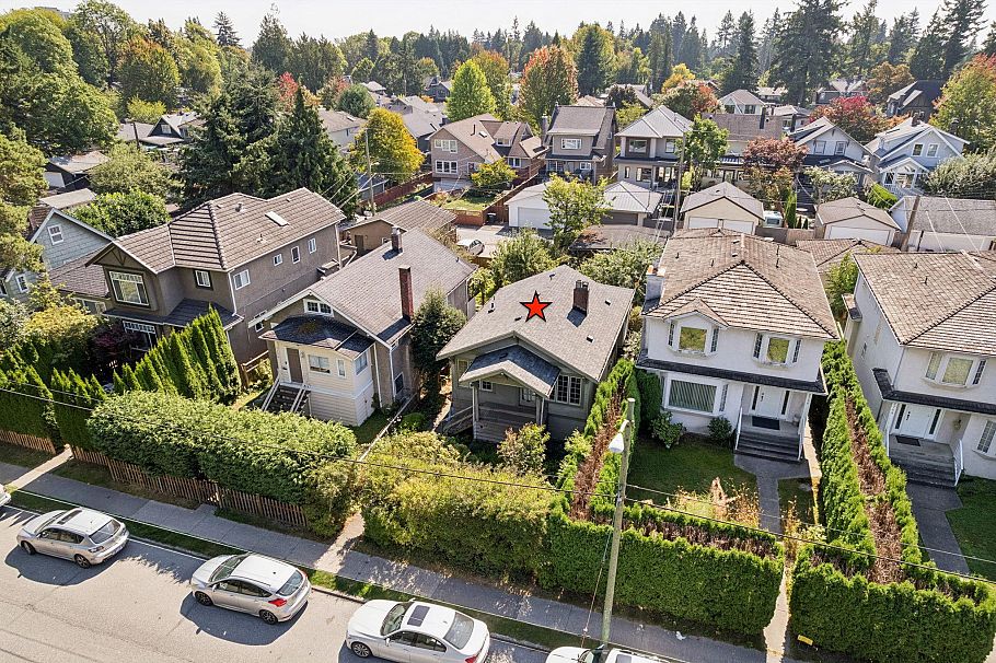 2746 West 41st Vancouver, BC - 5