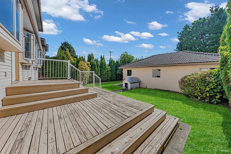 426 W 44th Avenue Vancouver, BC - 4