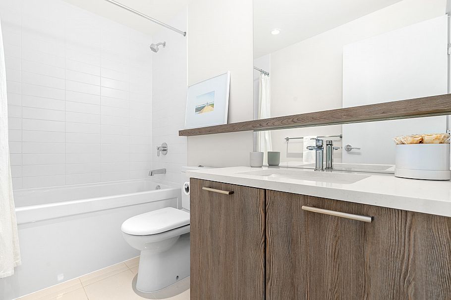 205 615 E 3rd Street North Vancouver, BC - 24