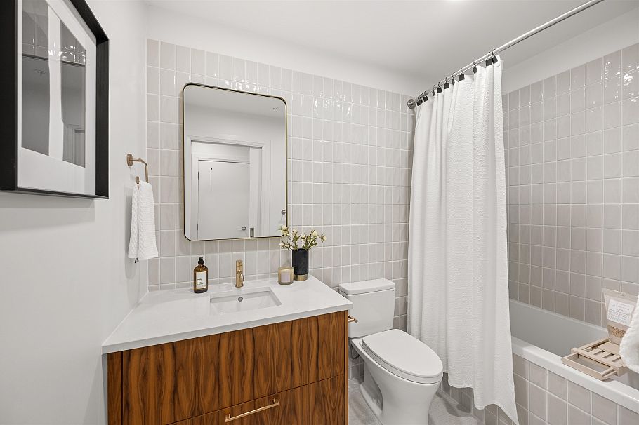 111 2550 Garden Drive Vancouver, BC - 14