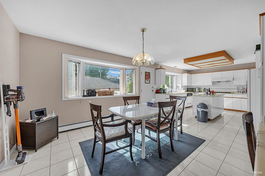 426 W 44th Avenue Vancouver, BC - 17