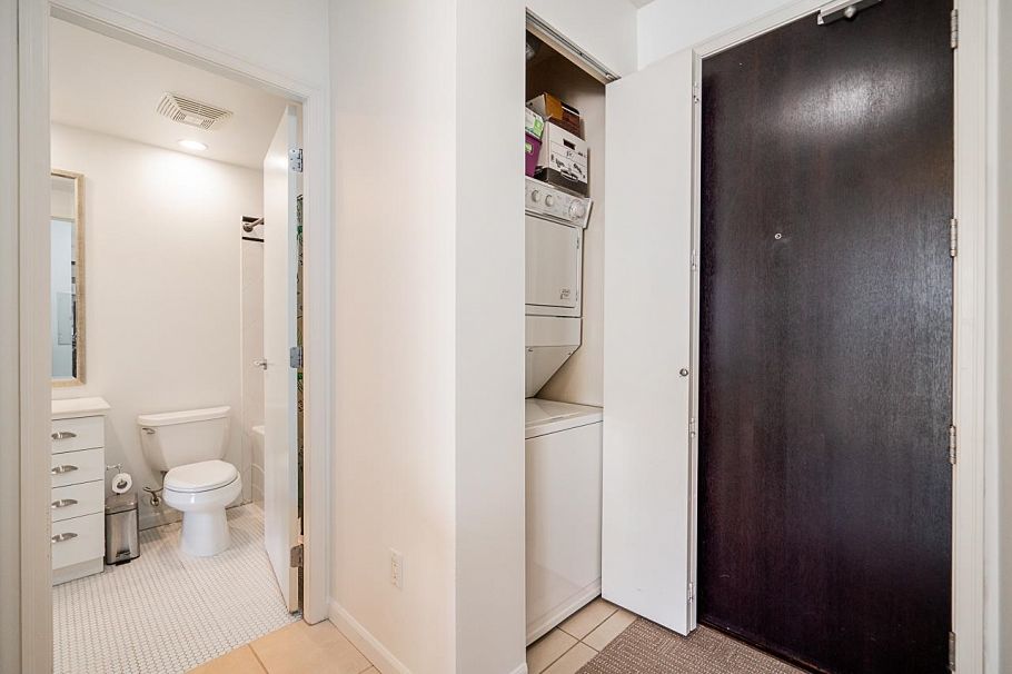 1004 170 W 1st Street North Vancouver, BC - 22