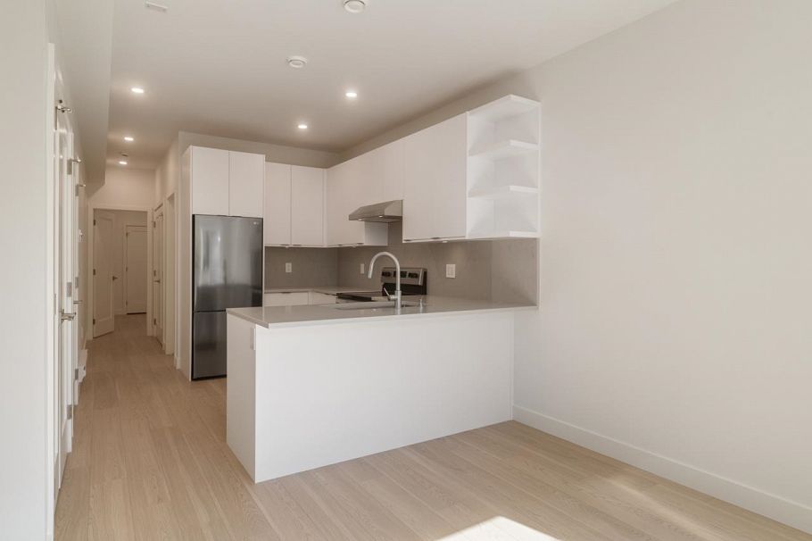 619 E 22nd Street North Vancouver, BC - 25