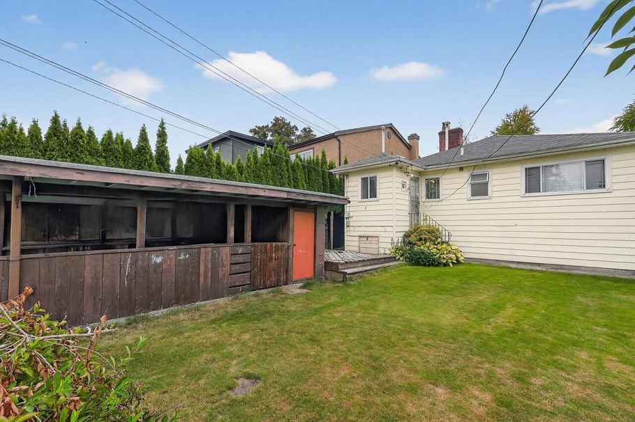 3069 E 18th Avenue Vancouver, BC - 3