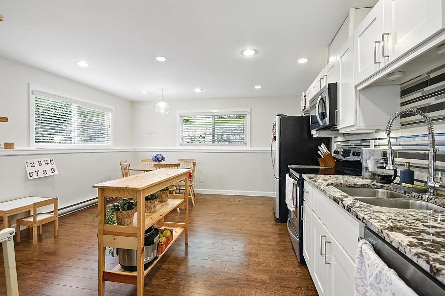 4938 Redonda Drive North Vancouver, BC - 20