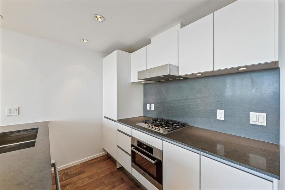 1507 8555 Granville Street Vancouver, BC - 10