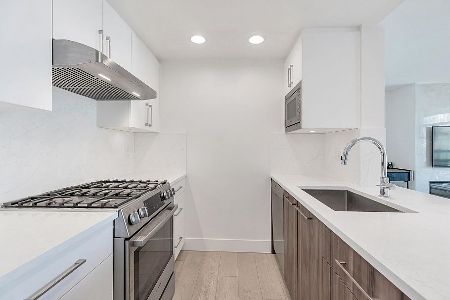 1608 198 Aquarius Mews Vancouver, BC - 16