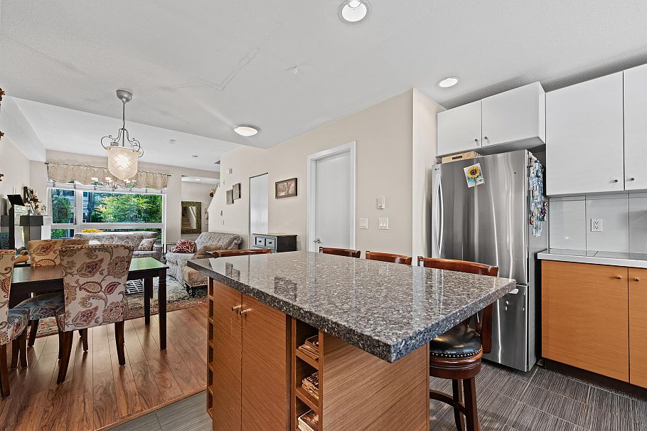 45 728 W 14th Street North Vancouver, BC - 9